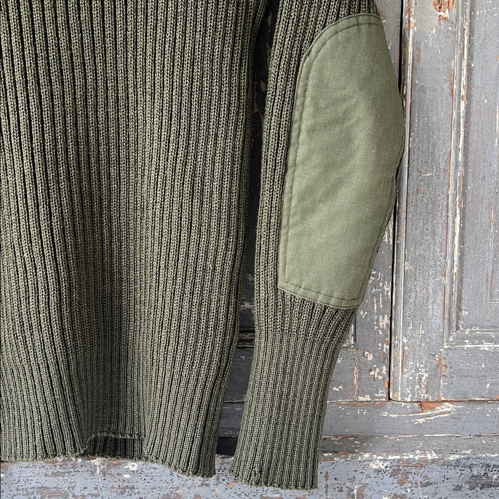 Men's VINTAGE Army Surplus Olive Green Wool Crewneck Sweater with Arm Patches - Picture 2 of 4